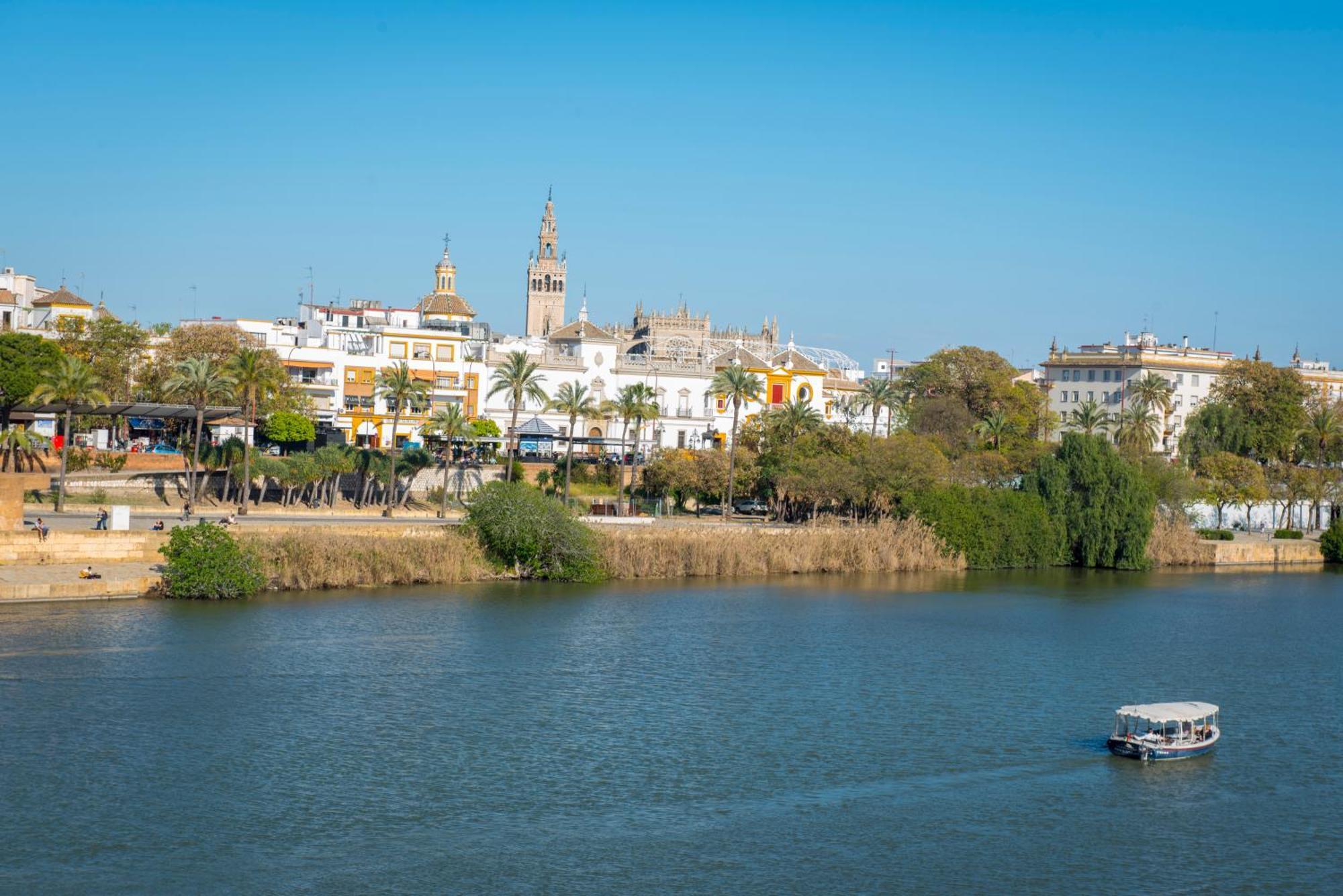 Apartamentos Luxury Puente De Triana 塞维利亚 外观 照片